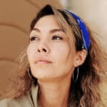 Frau mit Bandana
